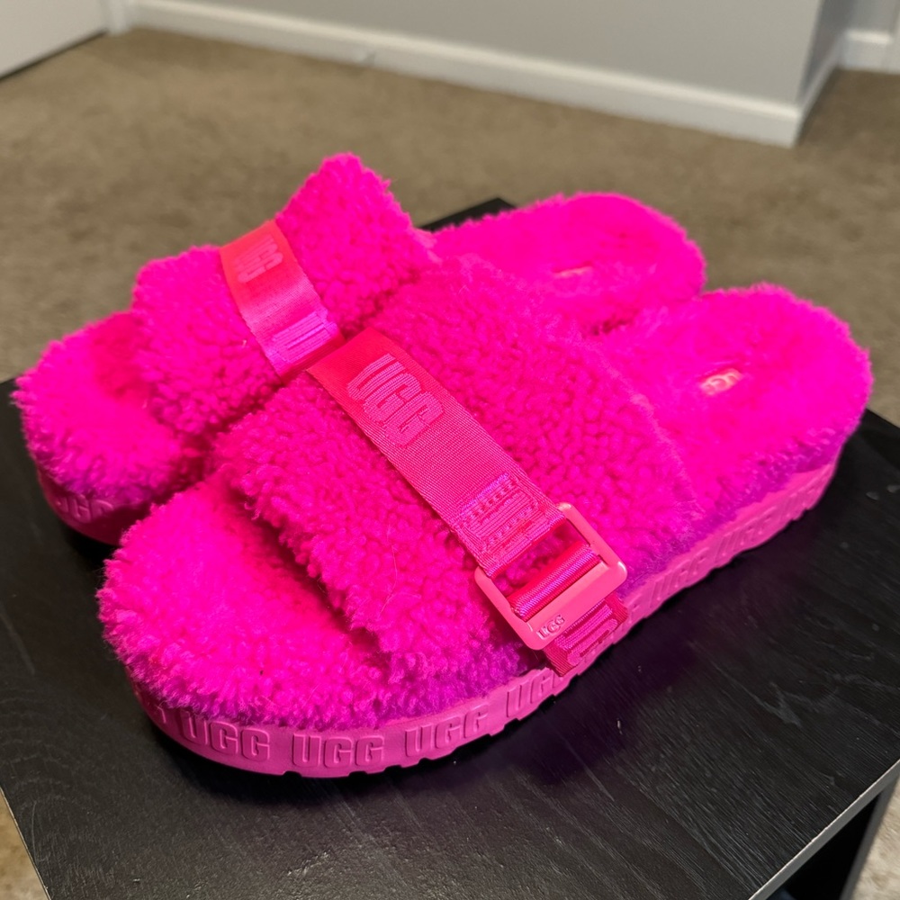 NWOT Ugg Fluffita Slides 💖Women’s 11 💖 Hot Pink Fluff Sandal